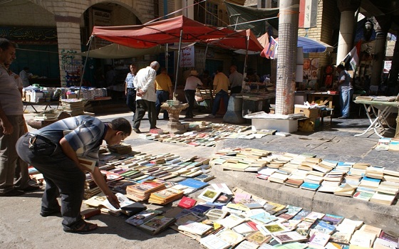   مصر اليوم - شارع المتنبي في بغداد تظاهرة أدبية طوعية تتجدد الجمعة كل أسبوع