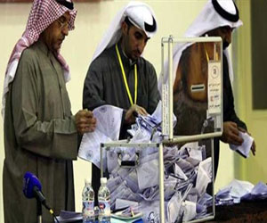   مصر اليوم - الكويتيون يتوجهون إلى مراكز الاقتراع لانتخاب برلمان جديد