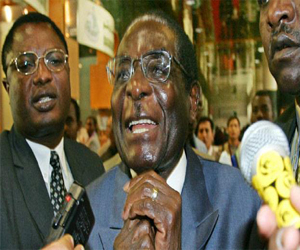   مصر اليوم - موغابي يبدأ فترة رئاسية جديدة وسط إنتقادات