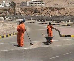   مصر اليوم - العشرات من عمال النظافة في طلخا يُضرِبون للمطالبة ببدل الوجبه