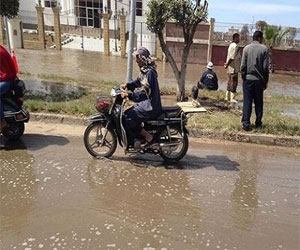   مصر اليوم - محافظ دمياط يأمر بالتحقيق في أسباب انفجار ماسورة المياه