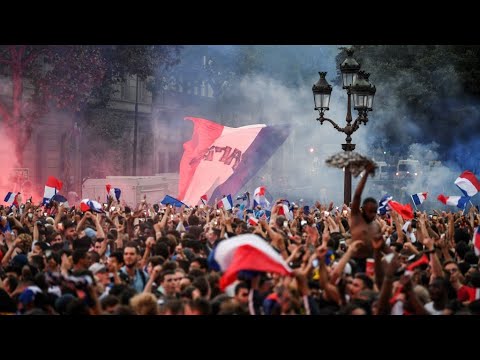 شاهدانطلاق الأفراح في جادة الشانزيليزيه بعد فوز المنتخب الفرنسي