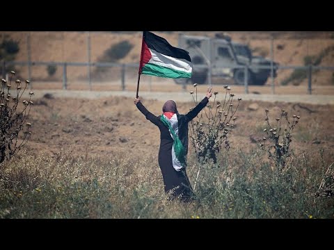 شاهد فلسطينيون يحيون ذكرى النكبة بمظاهرات عند السياج الفاصل