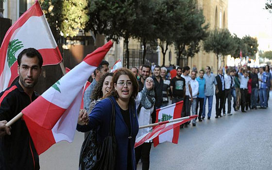   مصر اليوم - مظاهرة في بيروت للمطالبة بإقرار مشروع تحسين الأجور