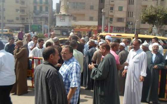   مصر اليوم - سائقو سرفيس المحلة يتجمهرون للمطالبة بزيادة تعريفة الركوب إلى جنيه بدلًا من 75 قرشًا