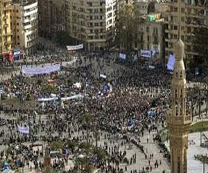   مصر اليوم - بدء إقامة المنصات في ميدان التحرير استعدادًا لتظاهرات الجمعة